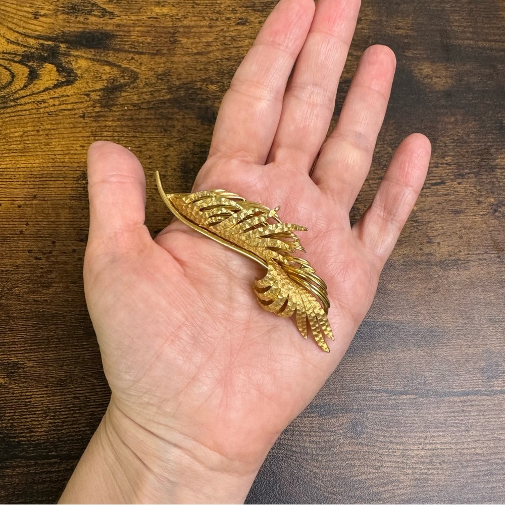Marcel Boucher Gold Plated Feather Brooch Pin Signed #7147 Mid Century Glamour